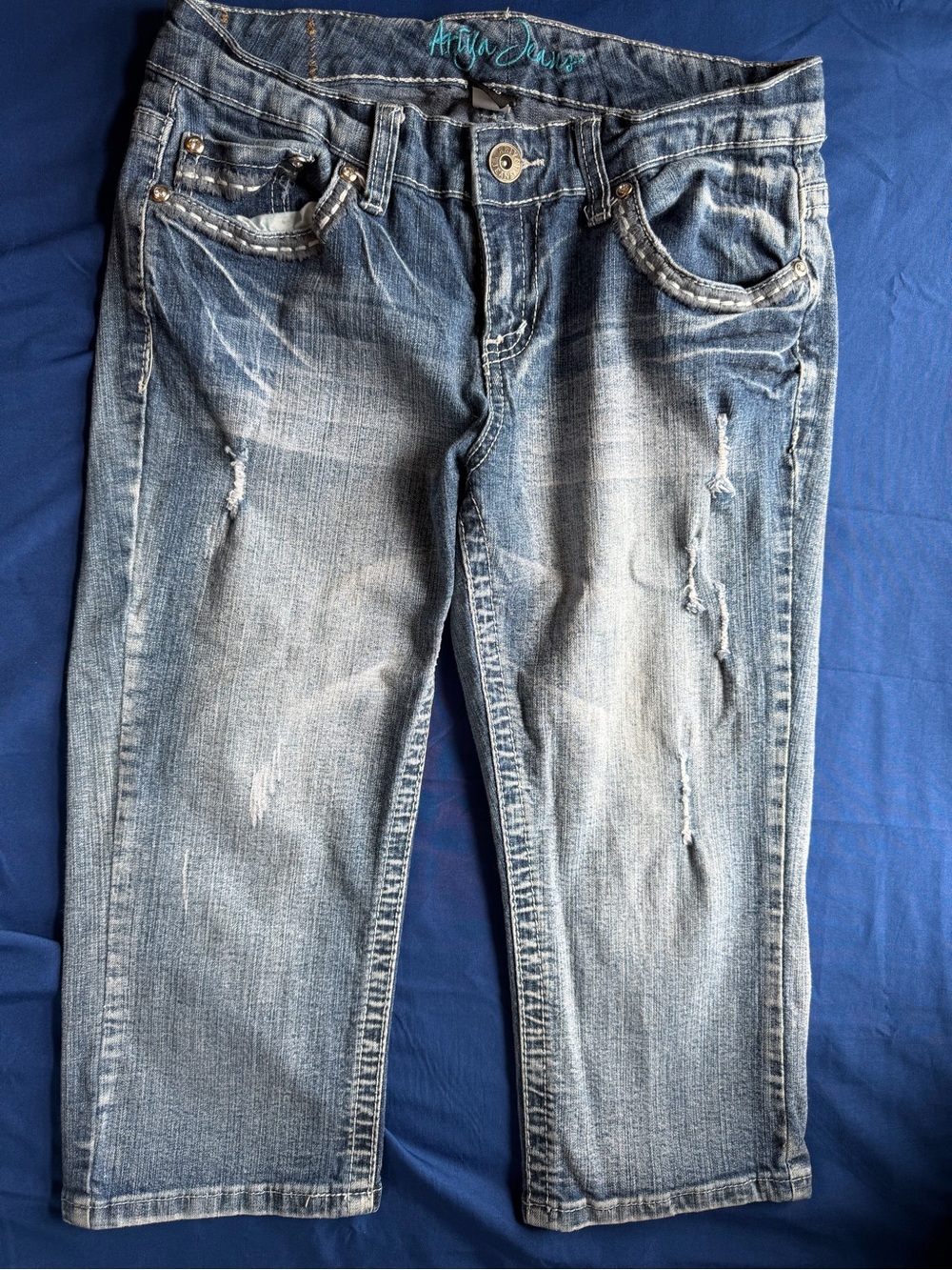 Ariya Distressed Light Blue Cropped Jeans